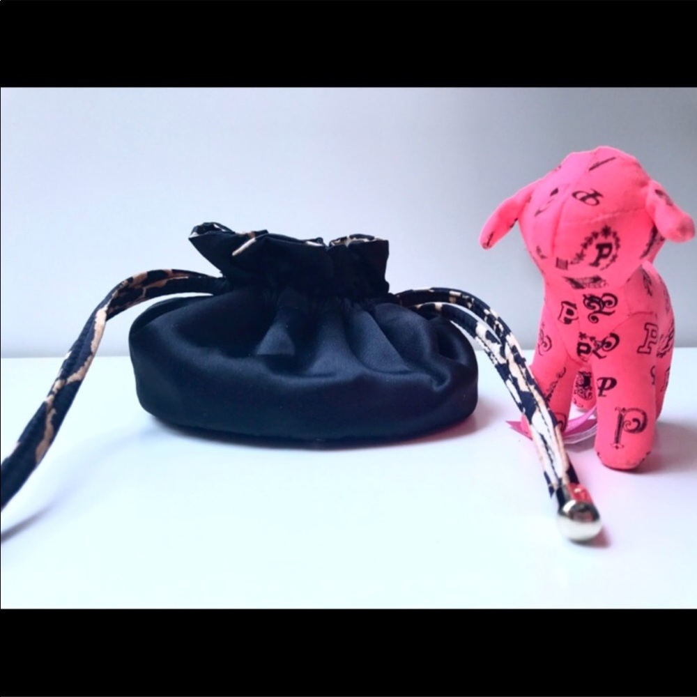 New Victoria’s Secret pouch